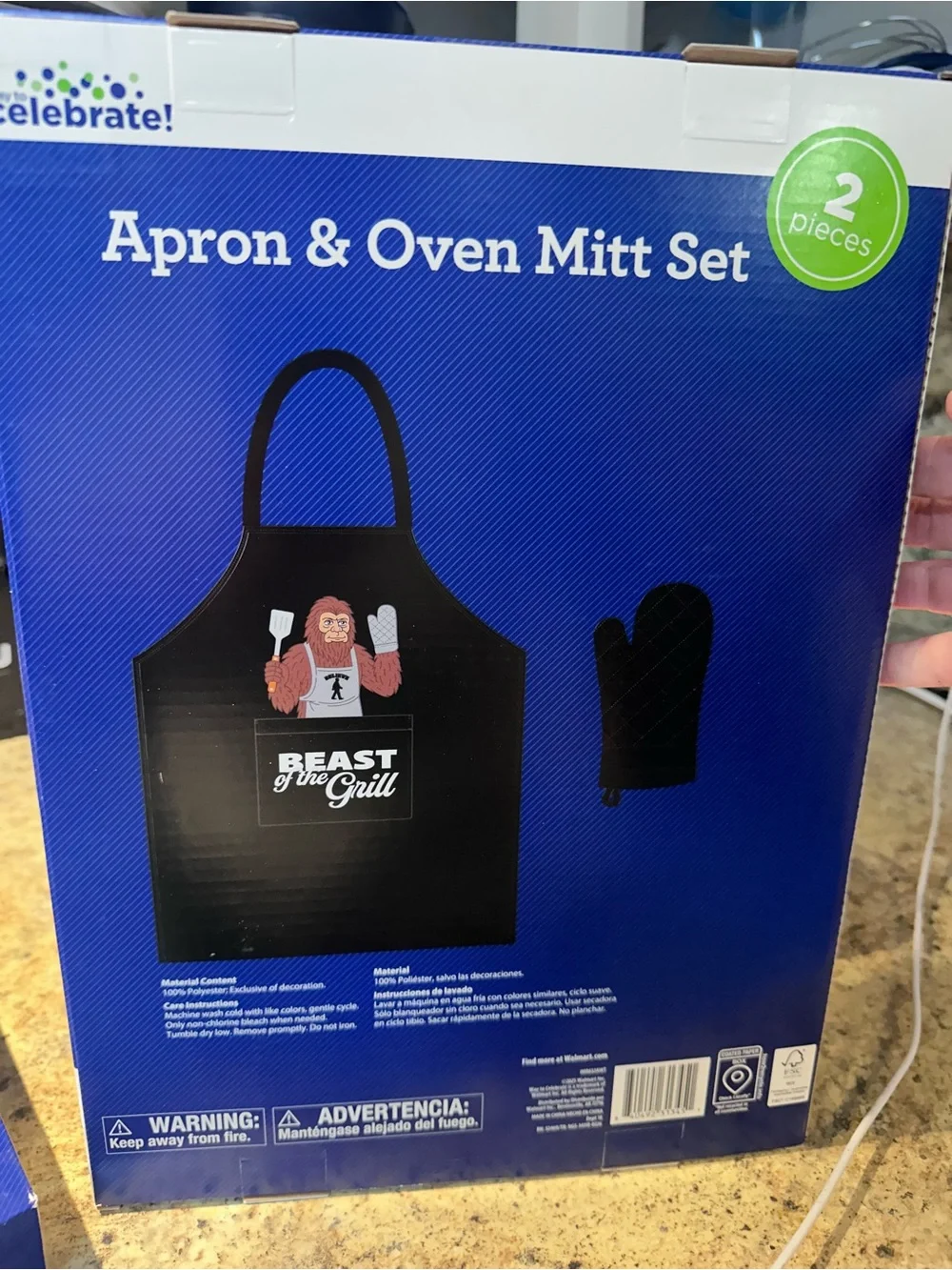 Bigfoot “Beast of the Grill” Apron & Oven Mitt Set NWT Sasquatch BBQ Gift